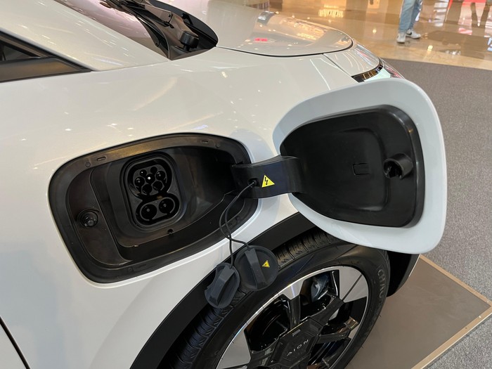 **Apa Jadinya Geely-AION dkk Ingkar Janji Produksi Dalam Negeri? (Insentif CBU Berakhir 2025)**