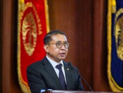 “Hadiri Wisuda UI, Fadli Zon: Budaya Kita atau AI yang Menentukan Masa Depan?”