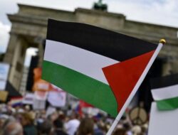 12.000 Warga Berlin Teriak “Palestina Merdeka” di Aksi Pro-Palestina yang Menerjang Jalan