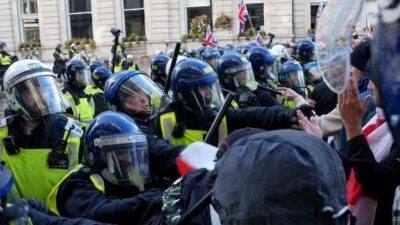 Demo di London Berdarah: 26 Polisi Terluka, 25 Pendemo Ditangkap dalam Aksi Kebakaran Sayap Kanan