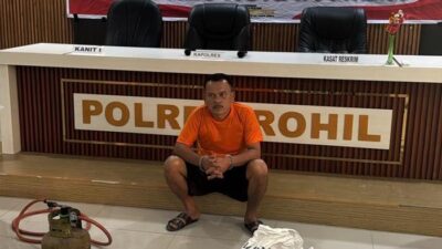 Polisi Selamatkan 2 Anjing yang Terikat dalam Karung dari Rumah Makan di Rohil