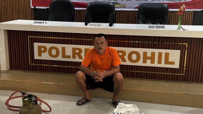 Polisi Selamatkan 2 Anjing yang Terikat dalam Karung dari Rumah Makan di Rohil