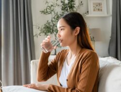 Benarkah Minum Air Berlebihan Berbahaya bagi Ginjal? Simak Faktanya