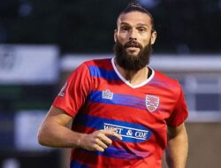 Debut Mimpi Buruk Mantan Pemain Termahal Liverpool: Andy Carroll Dapatkan Kartu Merah