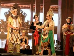 Warga Antusias Tonton ‘Wayang Orang on The Street’ di Kota Lama Semarang, Geliat Budaya yang Menyegarkan