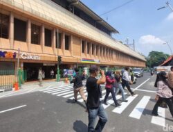 **Pelican Crossing Cikini: Solusi Inovatif untuk Penumpang KRL yang Mau Tak Lompat Pagar**
