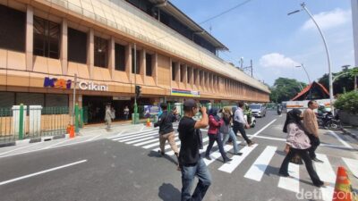 **Pelican Crossing Cikini: Solusi Inovatif untuk Penumpang KRL yang Mau Tak Lompat Pagar**