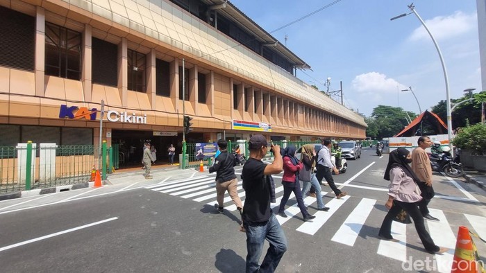 **Pelican Crossing Cikini: Solusi Inovatif untuk Penumpang KRL yang Mau Tak Lompat Pagar**