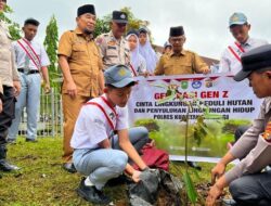 Polres Kuansing Melibatkan Gen Z dalam Gerakan Tanam Pohon untuk Masa Depan yang Hijau