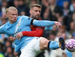 MU Digasak Man City, Luke Shaw Dikritik Pedas – Alternatif 1