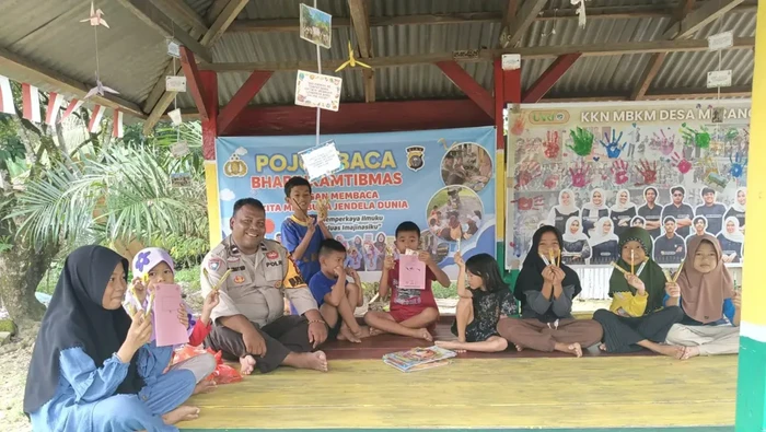 Aipda Wawan Gagas Pojok Baca di Kampar, Sosialisasikan Kamtibmas dalam Belajar
