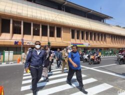 KAI Usulkan Penambahan Petugas Lalin di Pelican Cross Cikini Saat Jam Sibuk: Solusi untuk Kemacetan?