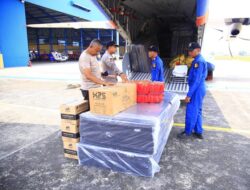 Polri Hadirkan Harapan dengan Logistik Udara-Laut untuk Nagekeo Banjir NTT!