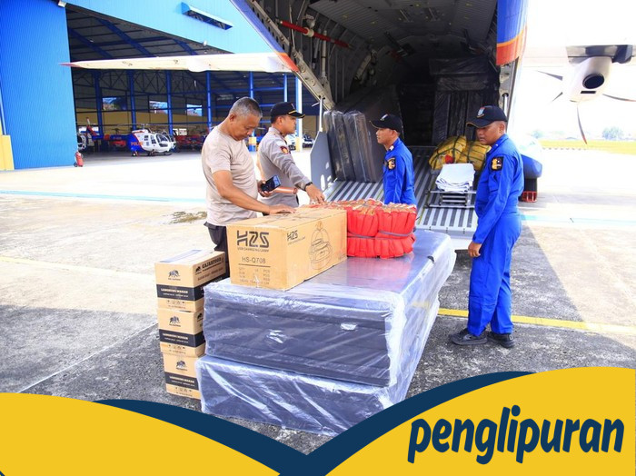 Polri Hadirkan Harapan dengan Logistik Udara-Laut untuk Nagekeo Banjir NTT!