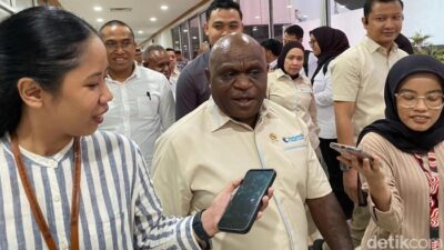 Menteri HAM Pigai Bocorkan Rencana Kontroversial Lapangan Demo di DPR