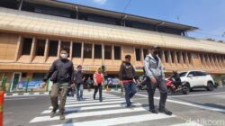Pelican Crossing Disambut Warga, Tak Lagi Lompat Pagar Stasiun Cikini – Alternatif 1