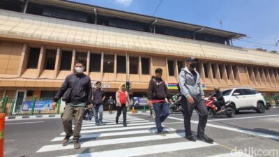 Pelican Crossing Disambut Warga, Tak Lagi Lompat Pagar Stasiun Cikini – Alternatif 1