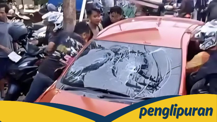 Viral! Massa Amuk, Mobil Didorong Jingga Usai Tabrak Beberapa Pengendara di Bogor