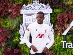 **Van Dijk Bersabar Menanti Isak di Liverpool**