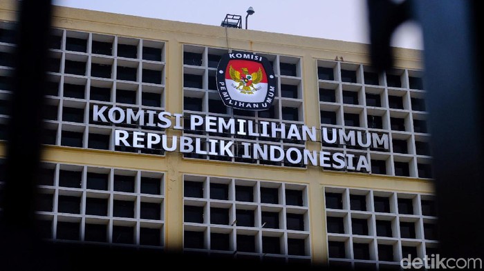 5 Komentar Menyudutkan: KPU Dilarang Buka Ijazah Capres-Cawapres Tanpa Izin
