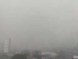 Hujan Angin Disertai Petir Selimuti Jakarta Siang Ini: Kondisi Cuaca yang Memicu Ketidaknyamanan Massal