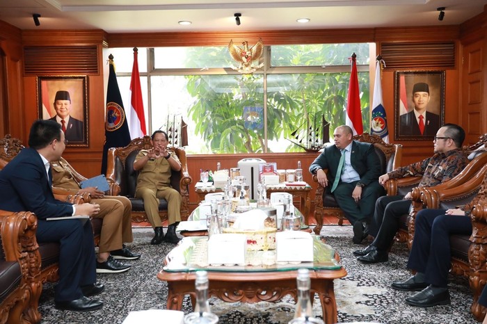 Mendagri & CIO Danantara: Solusi Pendidikan Sampah untuk Indonesia!