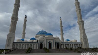 **Melihat Republic Kazakhstan Grand Mosque, Masjid Terbesar di Asia Tengah, Menjadi Simbol Kebanggaan Astana**