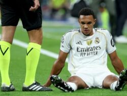 Trent Alexander-Arnold Cedera di Menit Pertama Debutnya di Liga Champions