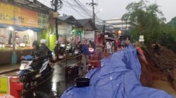 “Jalan ke Gunung Salak Bogor Longsor Saat Sedang Diperbaiki”