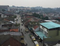 Polisi Lacak Pria Pukuli Mobil Gegara Parkir di Jl Suryakencana Bogor