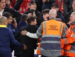 “Diego Simeone Diusir Wasit Usai Cekcok dengan Fans Liverpool: Konfrontasi yang Membuat Sepak Bola Berdebar”