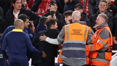 “Diego Simeone Diusir Wasit Usai Cekcok dengan Fans Liverpool: Konfrontasi yang Membuat Sepak Bola Berdebar”