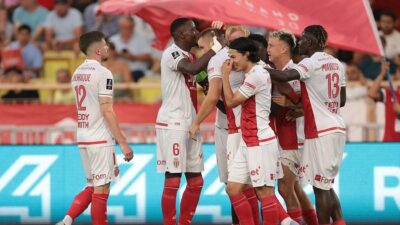 **Pemain Monaco Buka Baju Cuma Pakai Celana Dalam, AC Pesawatnya Mati! Kisah Tak Terduga di Liga Champions**
