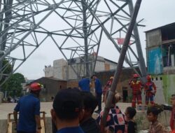 [Bertahan 46 Menit, Pria di Jakut Akhirnya Turun Sendiri dari Tower SUTET]