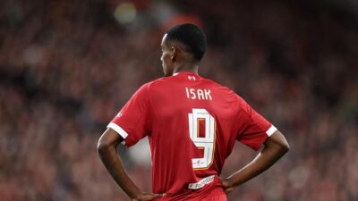 “Carragher Kagum dengan Sentuhan Isak Saat Debut di Liverpool: Bisa Jadi Pemain Andalan?”