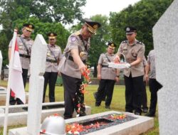 Korlantas Polri Ziarah ke TMP Kalibata, Ingatkan Pentingnya Keselamatan LLAJ di Hari Lalu Lintas