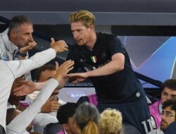 De Bruyne Dikorbankan Conte? Hojlund: Dia Sih Maunya Main…