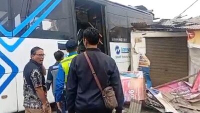 **Tragedi TransJ di Cakung: 6 Orang Terluka, 4 Ruko Diterjang, Kronologi Mengerikan**