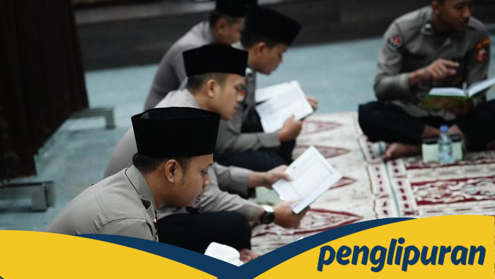 **Humas Polri Berikan Jaminan Kekuatan Diri dengan Khataman Al-Qur'an di Jumat Berkah**