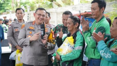 Jumat Peduli Bareng Ojol, Polres Jakut Beri Bantuan Sembako hingga Kesehatan – Alternatif 1