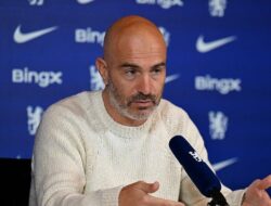 Sterling Dibekukan Chelsea, Maresca: “Lebih Keras Hidup Ayah Saya”