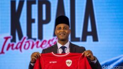 “Patrick Kluivert: Apakah Legenda Sepak Bola Ini Pernah Pikirkan Latih Timnas Indonesia?”