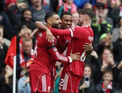 [Liverpool Melesak, Everton Tumbang di Babak I: 2-0]
