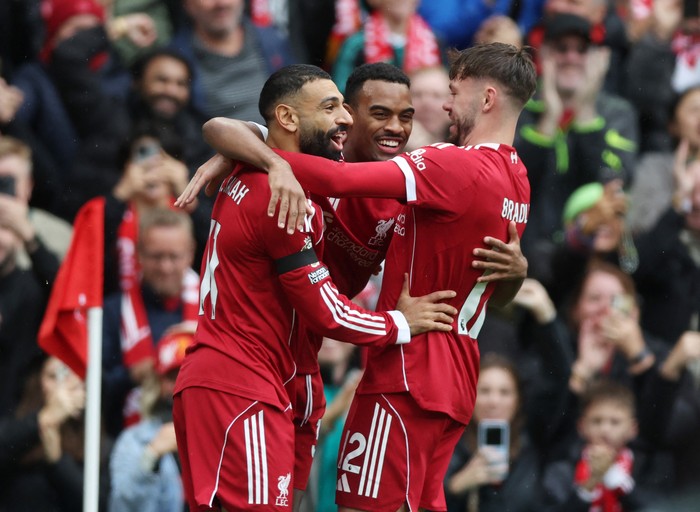 [Liverpool Melesak, Everton Tumbang di Babak I: 2-0]