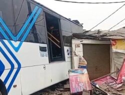 Cakung Dalam Kebakaran: Ibu Peluk Lindungi Anak Saat TransJ Menabrak