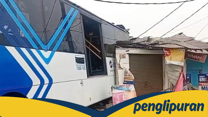 Cakung Dalam Kebakaran: Ibu Peluk Lindungi Anak Saat TransJ Menabrak