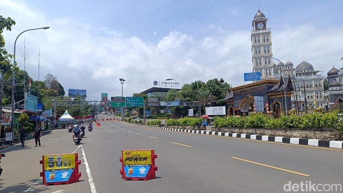 **One Way Arah Jakarta Diterapkan, Lalin ke Puncak Bogor Ditutup: Solusi Baru atau Masalah Baru?**