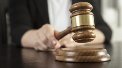 **WNI Berenang ke Singapura, Dihukum Penjara dan Cambuk: Kronologi Perjalanan Ilegal**