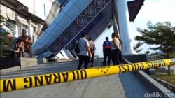[Detik-detik Menakutkan: Atap Teras Kantor Pemerintahan di Brebes Ambruk, 3 Warga Terjebak di Bawah!
