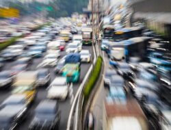 “Info Kepadatan Lalin di Tol Japek-Jagorawi Arah Jakarta Pagi Ini: Kecelakaan Mobil Terbalik Bikin Macet Berjam-jam”